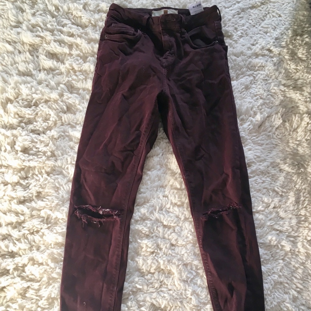 Top Shop Jamie Ripped Jeans in maroon